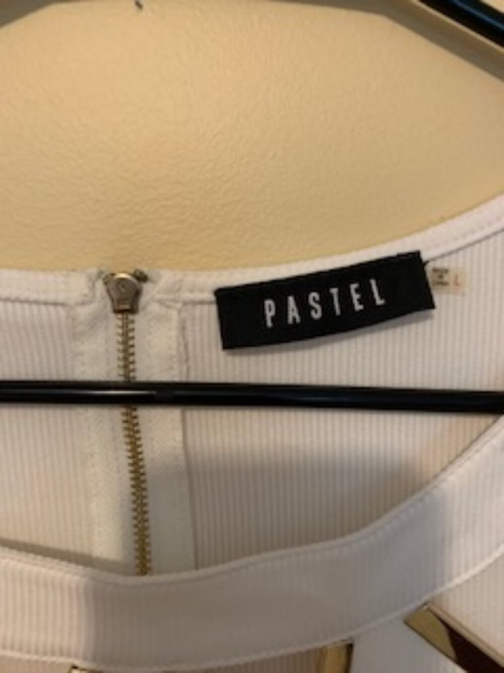 Pastel white top with gold/metal embellishing on top and arms. Size L - Picture 3 of 5